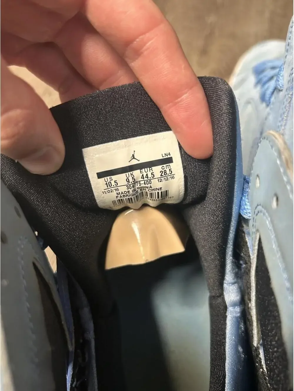 Jordan 7 Retro Pantone blue trainers. Size US 10.5